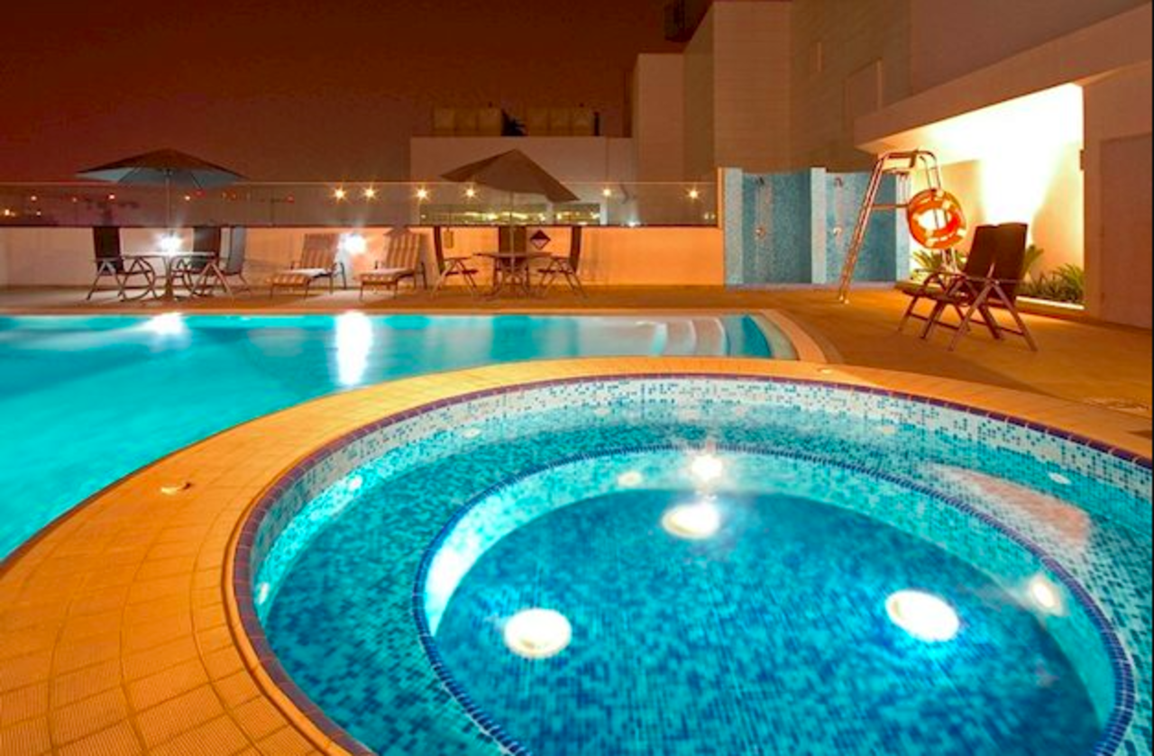 Zwembad op het dak van het 4*-Hotel Carlton Al Barsha in Dubai.